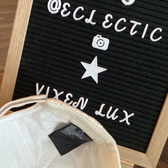 Balenciaga Political Campaign Destroyed Hat - Picture 3 of 9